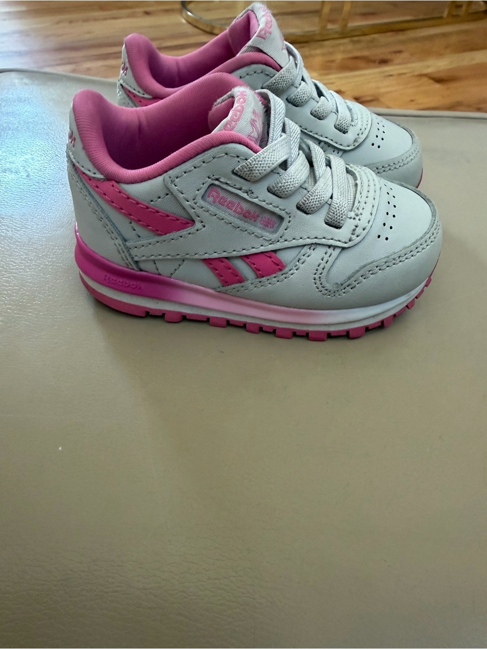 Reebok Classic Sneakers in Light Gray and Pink Accent
